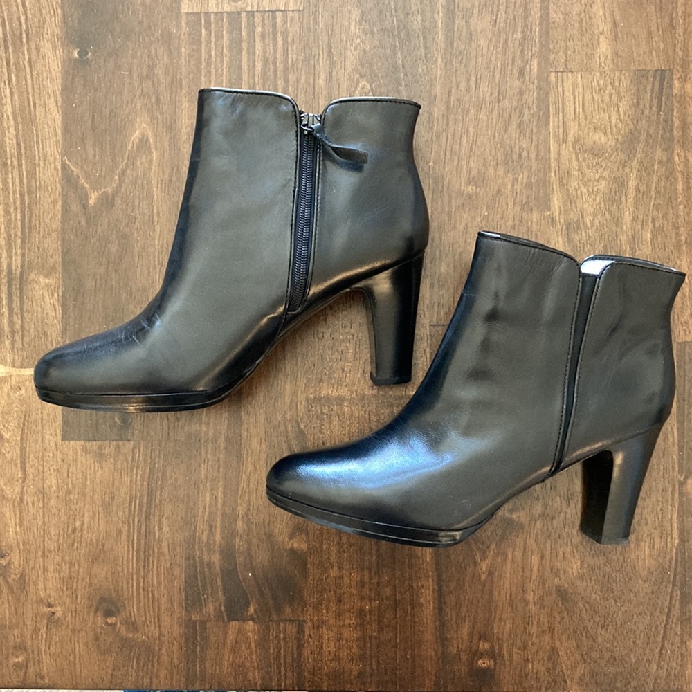 Ralph Lauren Women’s size 11 Marcy heeled booties excellent used condition